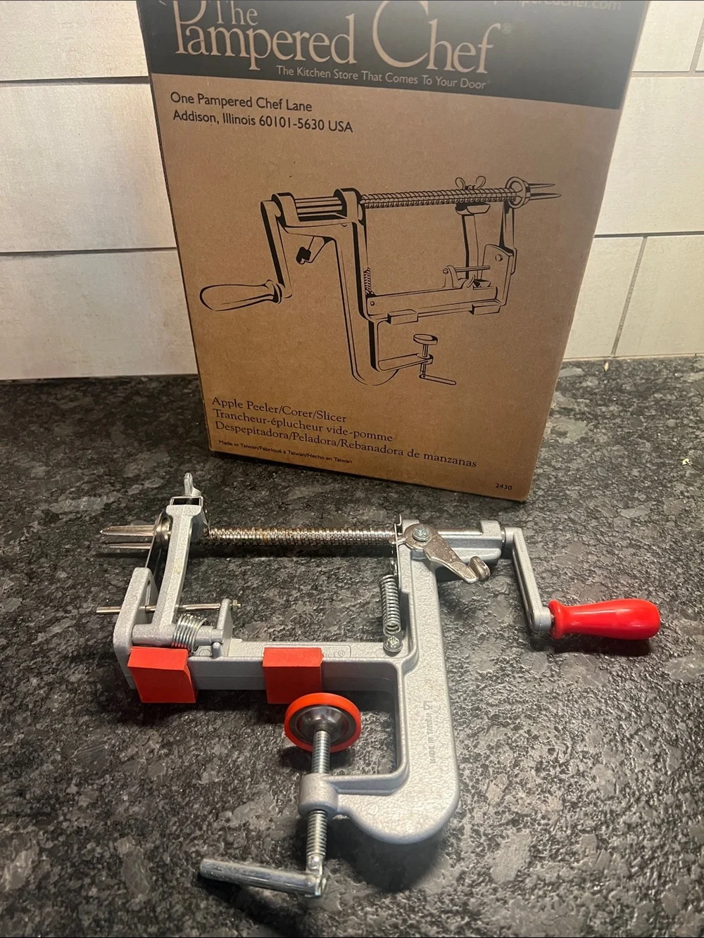 Pampered Chef Apple Peeler Corer Slicer. Fall apples!! Apple pie!!!